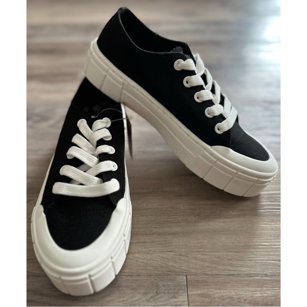 Brand New! Women's Black And White Platform Sneakers